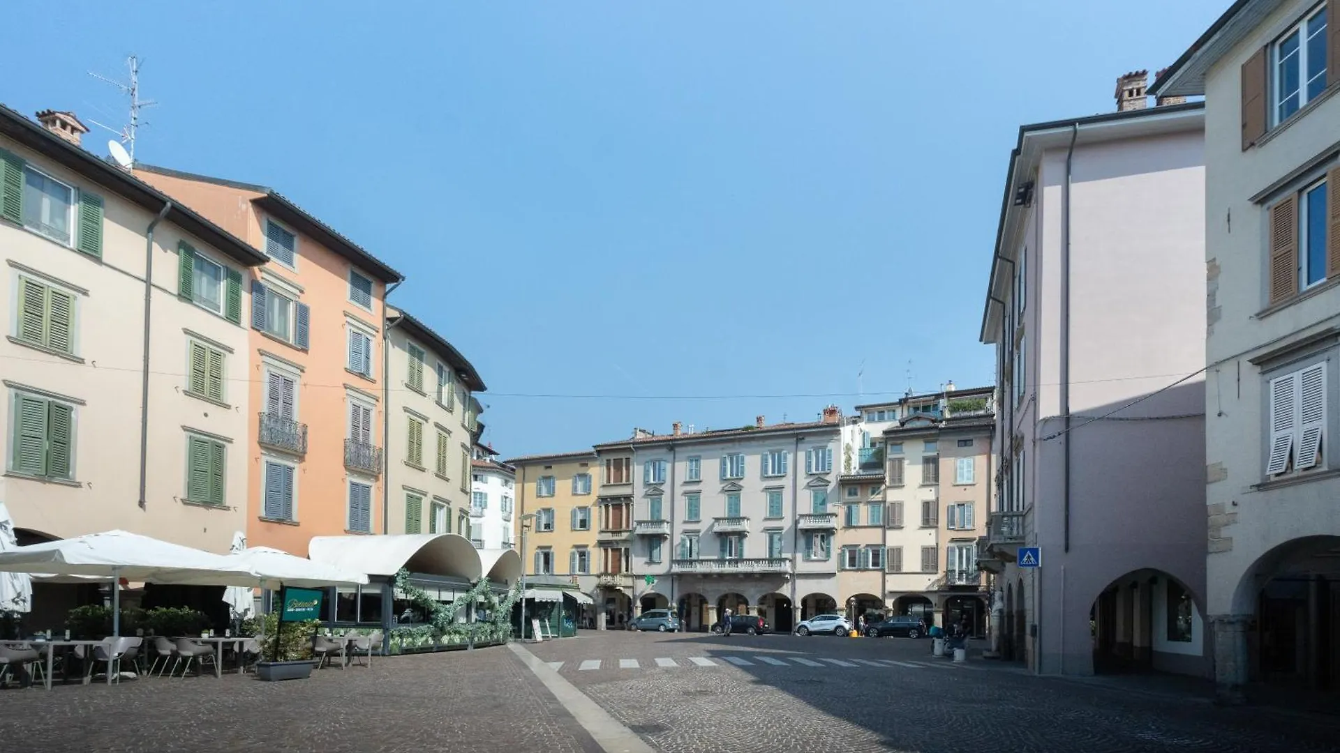 Al Donni Aircon City Center Bergamo Italy